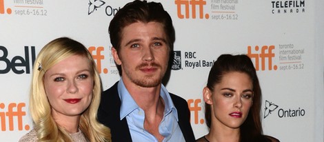 Kristen Stewart, Garret Hedlund y Kirsten Dunst en la première de 'On the Road'