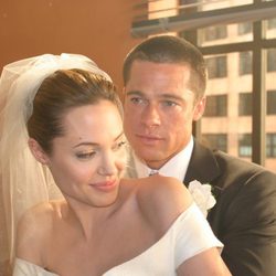 Brad Pitt y Angelina Jolie vestidos de novios