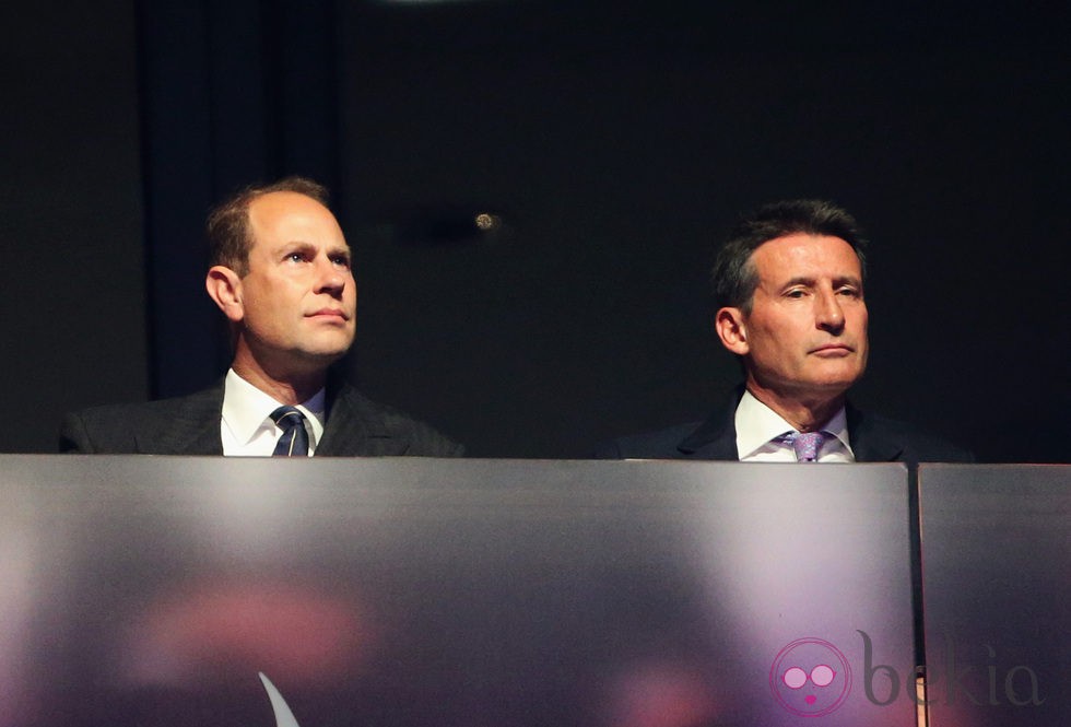 El Príncipe Eduardo y Sebastian Coe en la clausura de los Juegos Paralímpicos de Londres 2012