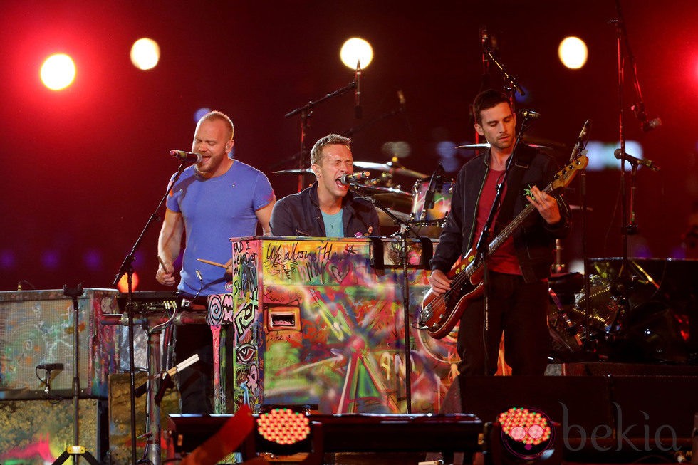 Coldplay durante su actuación en la clausura de los Juegos Paralímpicos de Londres 2012