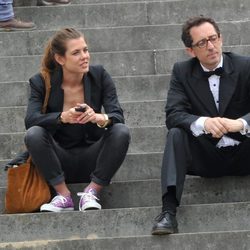 Carlota Casiraghi visita a Gad Elmaleh en el set de rodaje