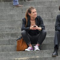 Carlota Casiraghi visita a Gad Elmaleh en el set de rodaje