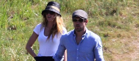 Blake Lively y Ryan Reynolds cogidos de la mano de paseo en Los Ángeles 