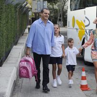 Ramón García y Patricia Cerezo llevan a sus hijas al colegio