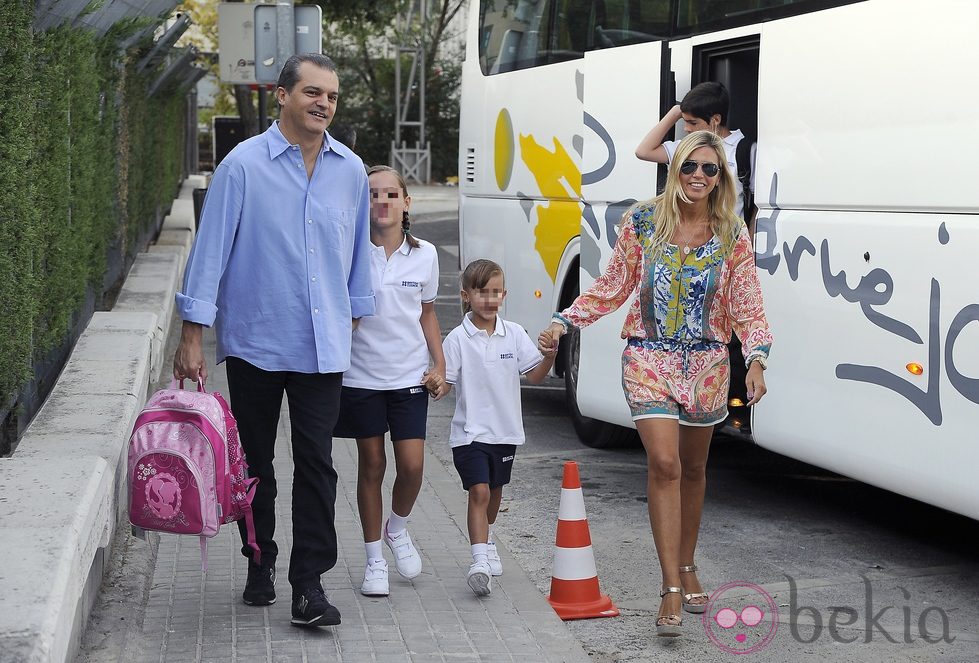 Ramón García y Patricia Cerezo llevan a sus hijas al colegio