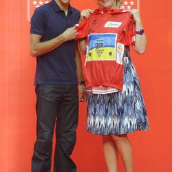 Esperanza Aguirre recibe a Alberto Contador tras su victoria en La Vuelta a España 2012