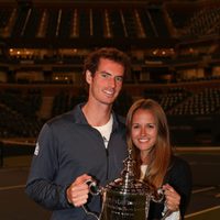 Andy Murray y su novia Kim Sears con el trofeo de US Open 2012