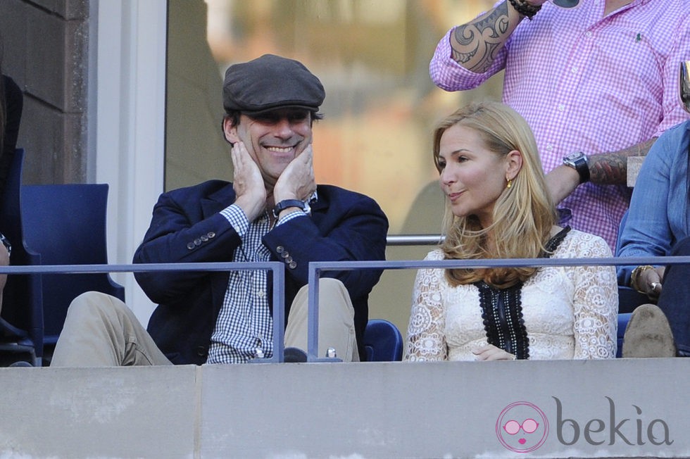 Los actores Jon Hamm y Jennifer Westfeldt en la final del US Open 2012