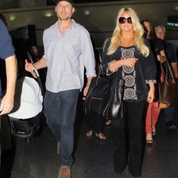 Jessica Simpson y Eric Johnson tras el nacimiento de su hija Maxwell Drew