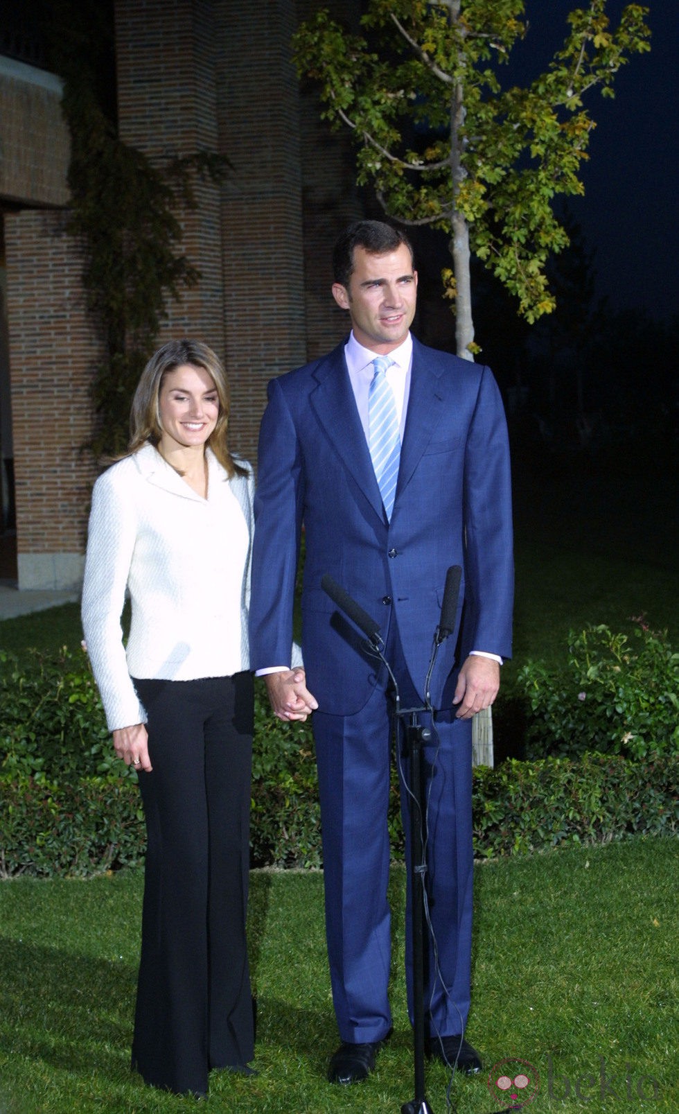 El Príncipe Felipe y Letizia Ortiz en el anuncio oficial de su compromiso en 2003