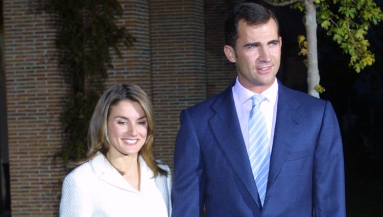 El Príncipe Felipe y Letizia Ortiz en el anuncio oficial de su compromiso en 2003