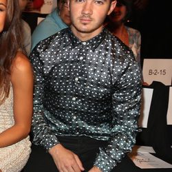 Kevin Jonas en el front row de la Semana de la Moda de Nueva York