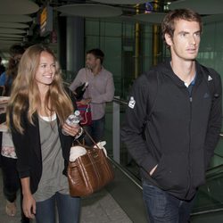 Andy Murray y su novia Kim Sears en el aeropuerto de Londres