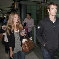 Andy Murray y su novia Kim Sears en el aeropuerto de Londres