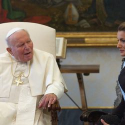 La Princesa Letizia con el Papa Juan Pablo II en 2004