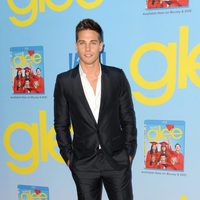 Dean Geyer presenta la cuarta temporada de 'Glee'