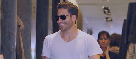 Miguel Ángel Silvestre de compras por Madrid