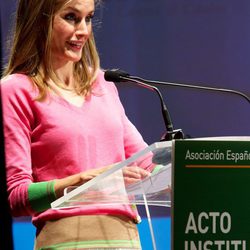 La Princesa Letizia durante su discurso en los Premios V de Vida 2012