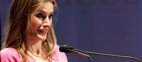 La Princesa Letizia durante su discurso en los Premios V de Vida 2012