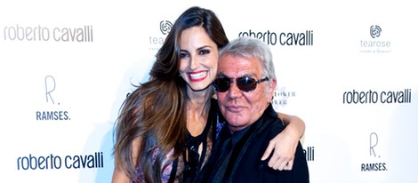 Ariadne Artiles y Roberto Cavalli en la apertura de una tienda del diseñador en Madrid