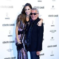 Ariadne Artiles y Roberto Cavalli en la apertura de una tienda del diseñador en Madrid