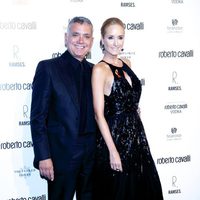 Juan Ramón Lucas y Sandra Ibarra en la apertura de una tienda Roberto Cavalli en Madrid