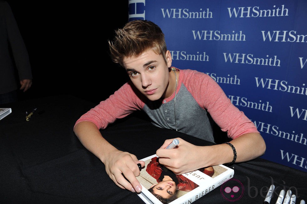 Justin Bieber en la firma de su libro 'Just Getting Started'