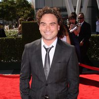 Johnny Galecki en los Emmy Creativos 2012 