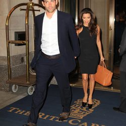 Eva Longoria y Mark Sánchez pasean cogidos de la mano