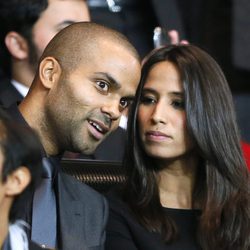 Tony Parker y Axelle en un partido de fútbol en París