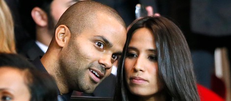 Tony Parker y Axelle en un partido de fútbol en París