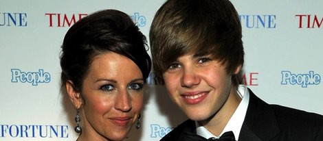 Justin Bieber y su madre Pattie Mallette en un evento