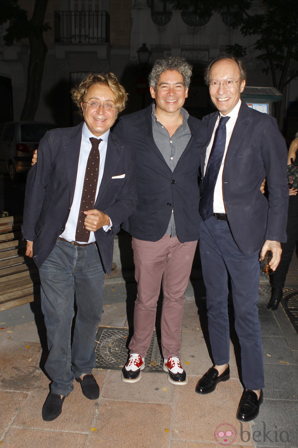 Boris Izaguirre con Victorio y Lucchino en la inauguración de su tienda en Madrid