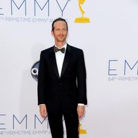 Denis O'Hare en la alfombra roja de los Emmy 2012