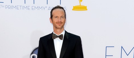 Denis O'Hare en la alfombra roja de los Emmy 2012