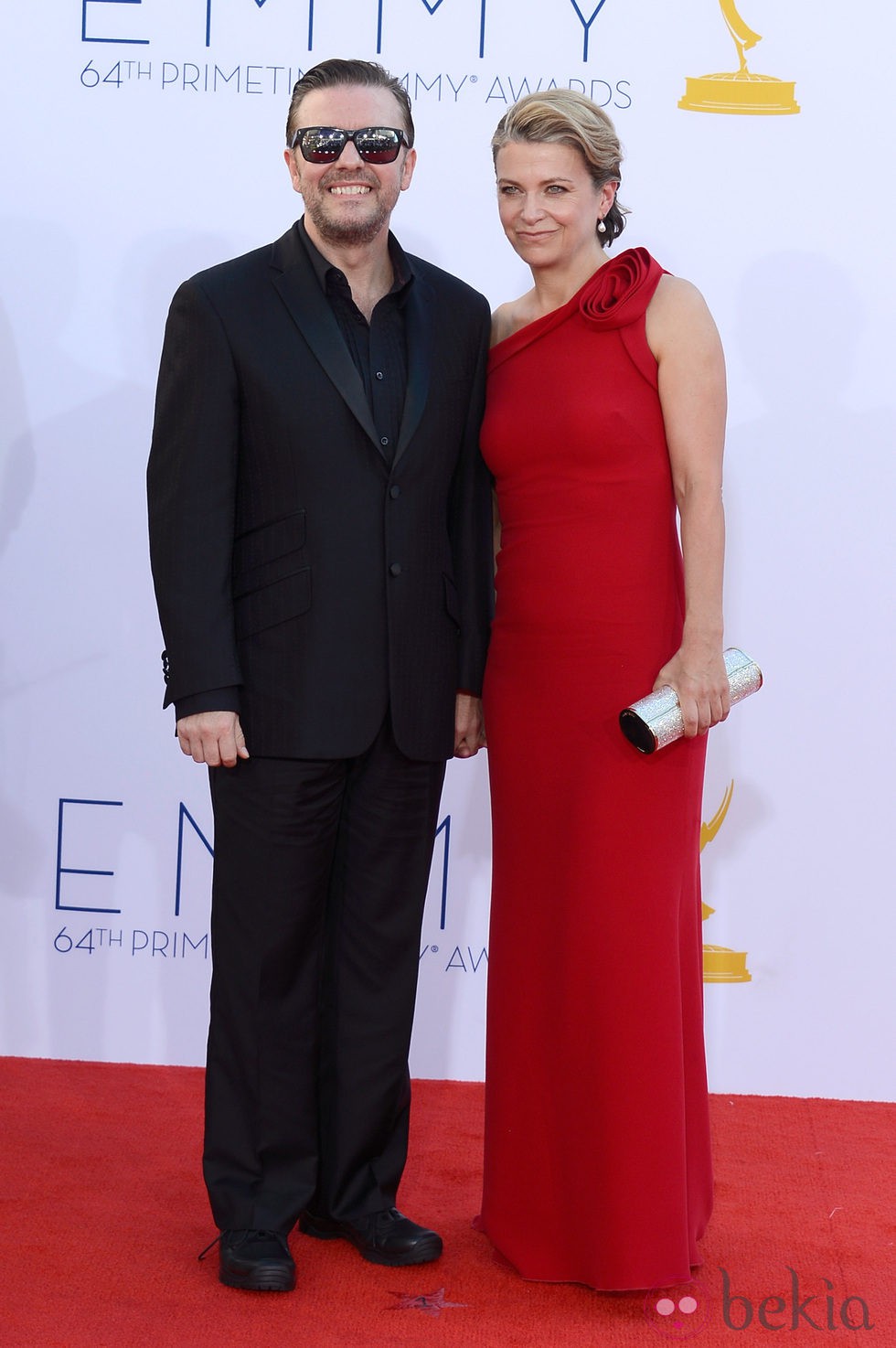 Ricky Gervais y Jane Fallon en los Emmy 2012