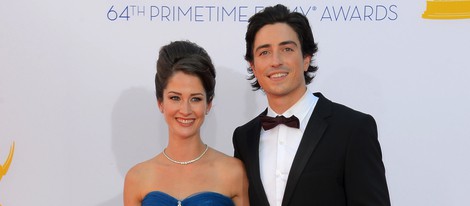 Ben Feldman y su pareja en los Emmy 2012