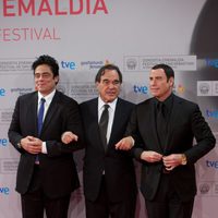 Benicio del Toro, Oliver Stone y John Travolta en el Festival de Cine de San Sebastián 2012