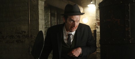 Denis O'Hare en una escena de 'American Horror Story'