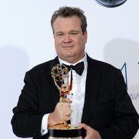 Eric Stonestreet con su Emmy 2012 por 'Modern Family'