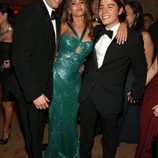 Sofia Vergara con Nick Loeb y su hijo Manolo en la fiesta Fox tras los Emmy 2012