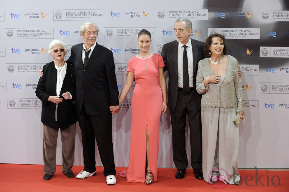 Chus Lampreave, Jean Rochefort, Aída Folch, Fernando Trueba y Claudia Cardinale en el Festival de San Sebastián 2012