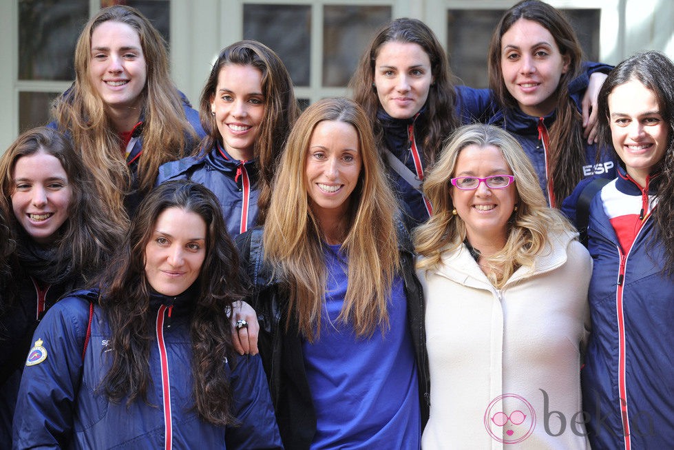 Gemma Mengual y su equipo con su entrenadora Anna Tarrés