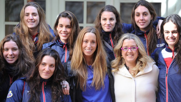 Gemma Mengual y su equipo con su entrenadora Anna Tarrés