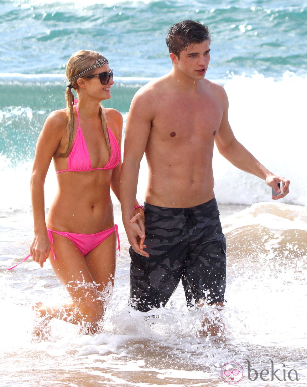 Paris Hilton y su novio River Viiperi en las playas de Hawai