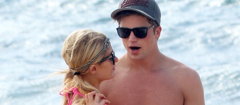 Paris Hilton y River Viiperi, muy cariñosos en las playas de Hawai