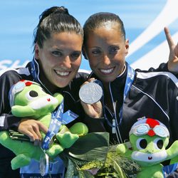 Andrea Fuentes y Gemma Mengual con las medallas de plata en 2009