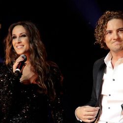 David Bisbal cantando con Malú durante su concierto en el Albert Royal Hall de Londres