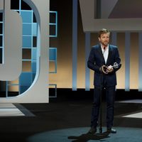 Ewan McGregor con el Premio Donostia recibido en el Festival de San Sebastián 2012