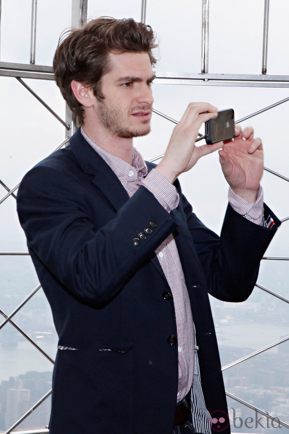 Andrew Garfield, inseparable de su iPhone